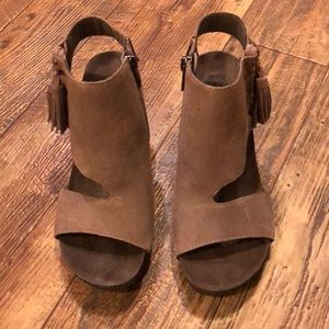 Leather heels with 3’’ heel. Never worn, no box